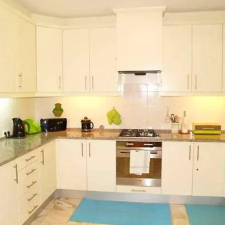 612 - Family Friendly 4 Bedroom Perfect For Families - Close To Amenities *