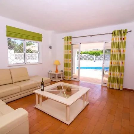 612 - Family Friendly 4 Bedroom Perfect For Families - Close To Amenities فيلة *